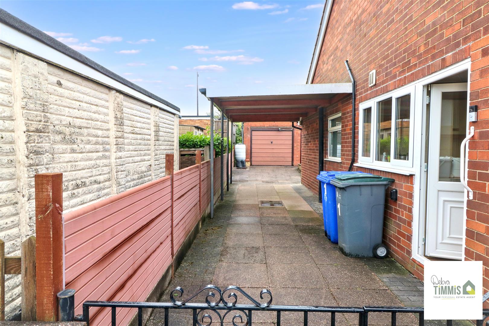 2 bed property in Wallis Way, Stoke-On-Trent